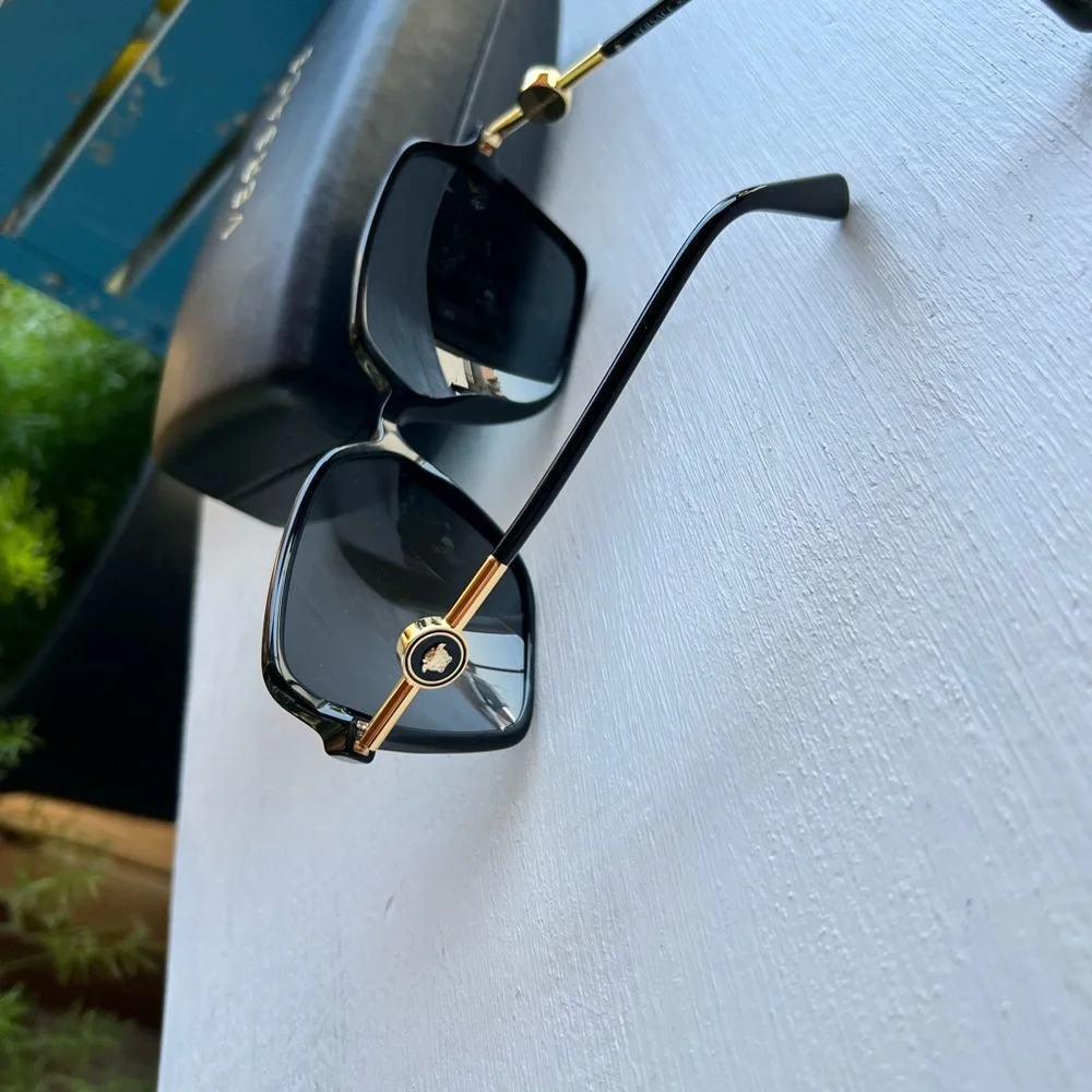 VERSACE - Picture 7 of 7